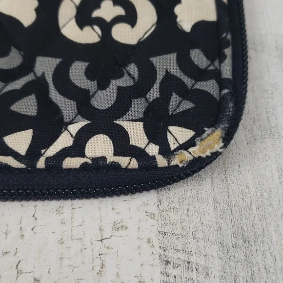 Loved Vera Bradley Canterbury Magenta fold zipup wristlet - Picture 7 of 12